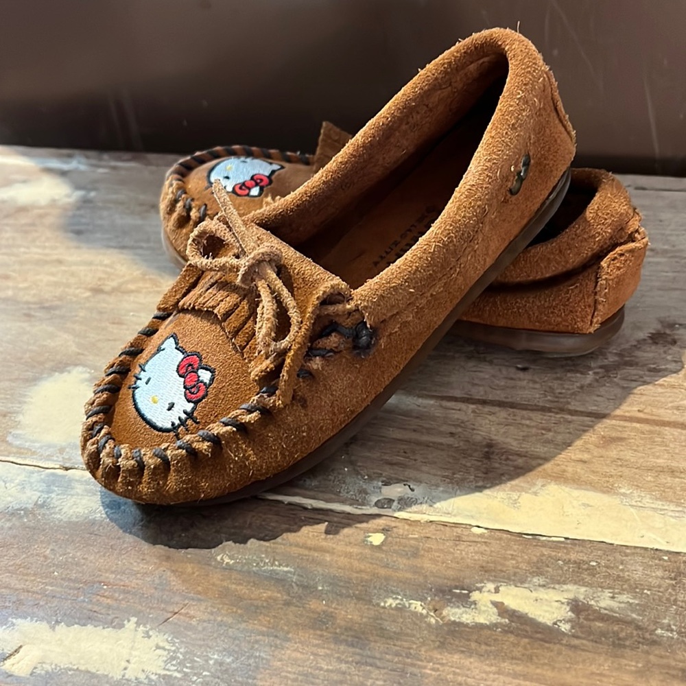 Hello Kitty Minnetonka moccasins, girls size 11